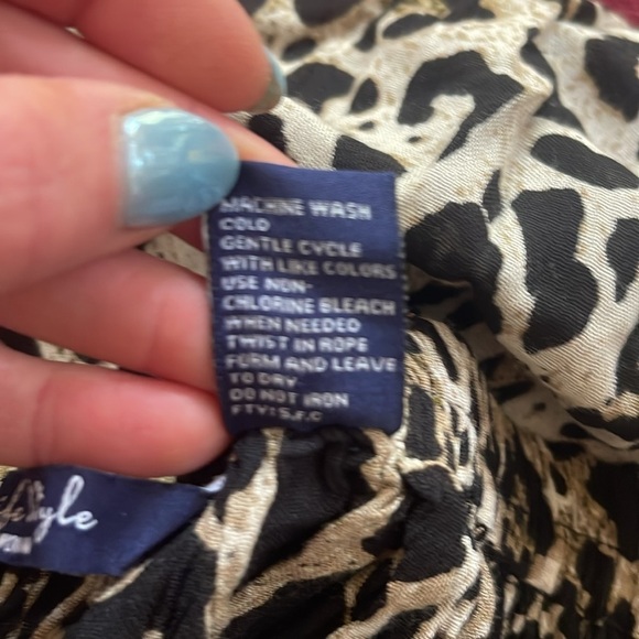 Life & Style black and tan pleated animal print skirt with elastic band. Size 1X - Picture 7 of 7